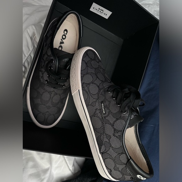 New woman Coach shoes size 8 - Picture 2 of 2